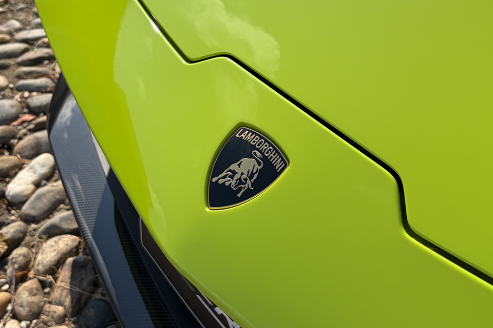 Close-up of the Lamborghini badge on the green bonnet of a Lamborghini Temerario