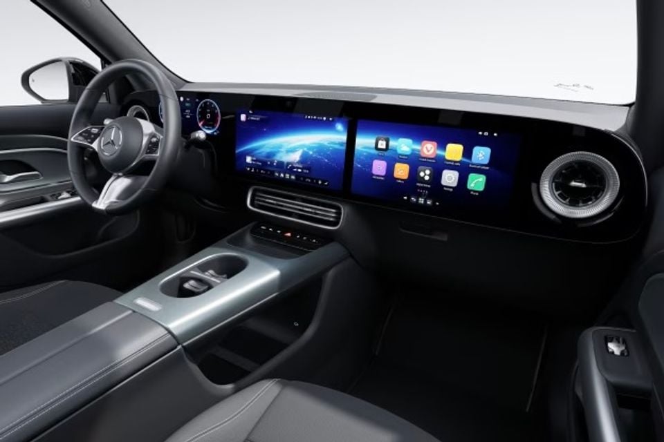 Dashboard of the 2027 Mercedes-Benz GLB with the MBUX Superscreen, digital driver display, steering wheel and centre console