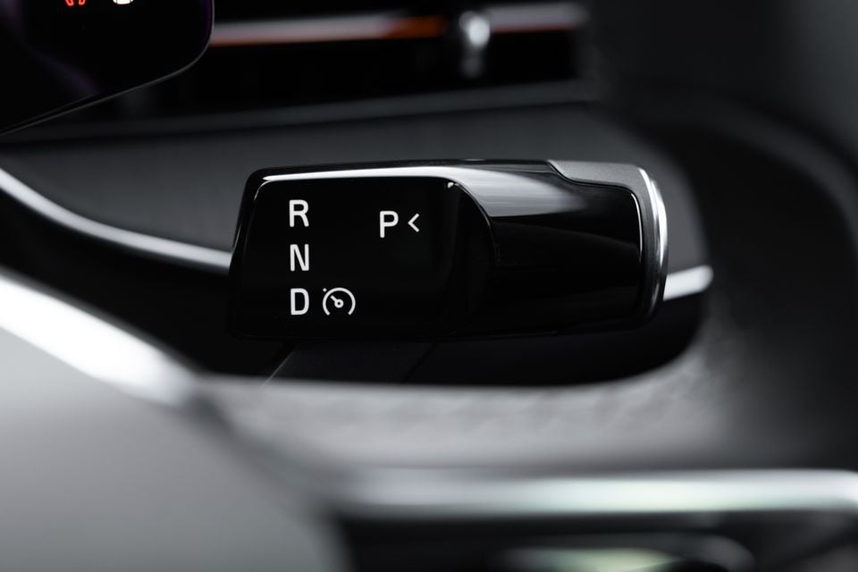 Steering column-mounted gear selector in the 2027 Polestar 5 Performance showing R, N, D and P positions