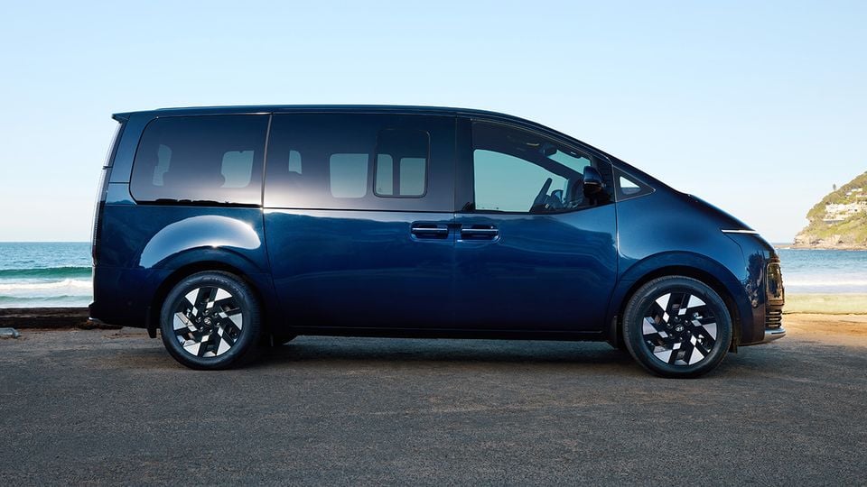 2027 Hyundai Staria Lounge