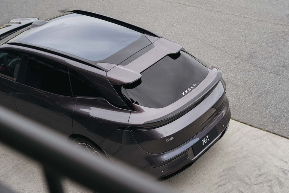 Zeekr 7GT seen from above, showing the roof, rear glass and tail in dark purple-brown