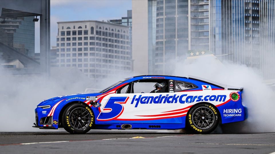 Veículo promocional de propriedade da NASCAR visto na semana passada