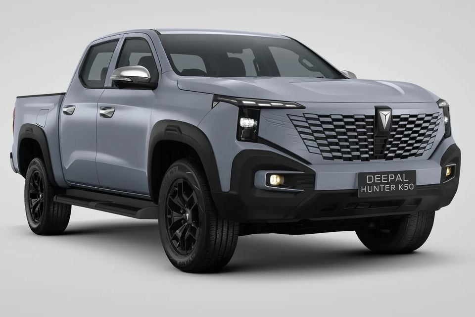 A grey Deepal Hunter K50 dual-cab ute seen from the front-side angle against a neutral background