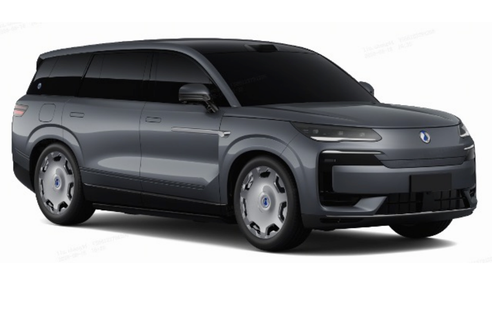 A grey Denza N9 large SUV seen from the front three-quarter angle on a white background