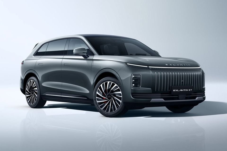 A dark grey Exlantix ET electric SUV seen from the front three-quarter angle in a white studio, showing its vertical-slat grille and light bar.