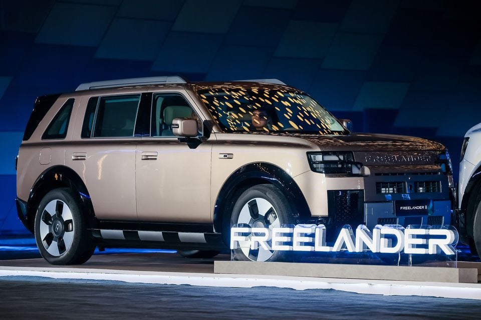 Bronze-coloured Freelander 8 displayed at the Nightfall event, front three-quarter view