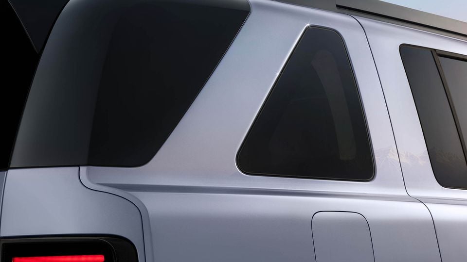 Janela triangular traseira do Freelander 8; Modelo do mercado chinês mostrado.