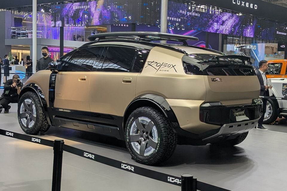 Rear three-quarter view of the gold iCaur Robox concept at the Beijing motor show