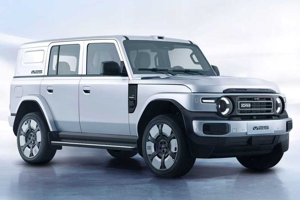 An iCAR V25 SUV shown from a front three-quarter angle against a studio background
