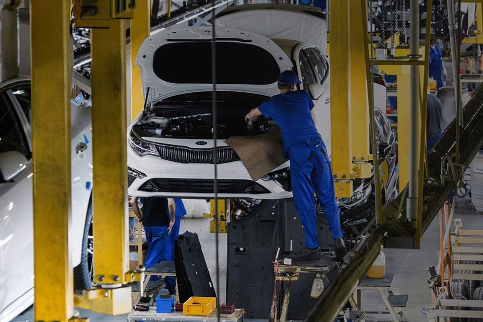Kia factory assembly