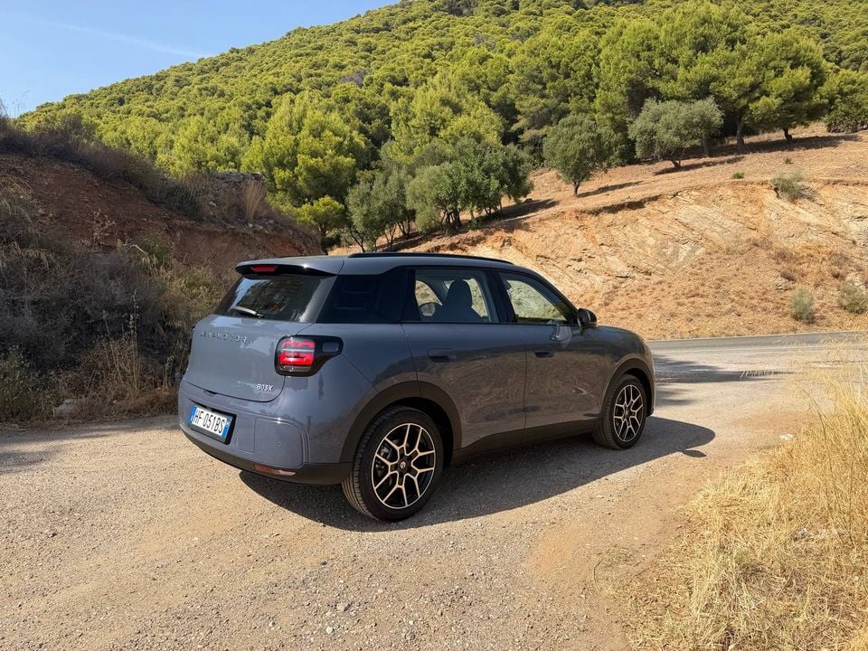 Leapmotor B03X viewed from the rear three-quarter angle at a mountain-road turnout