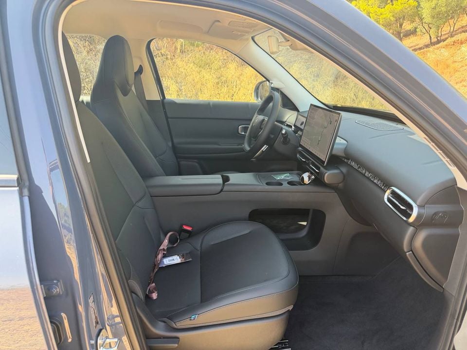 Leapmotor B03X front seats, dashboard and centre touchscreen viewed from the passenger side