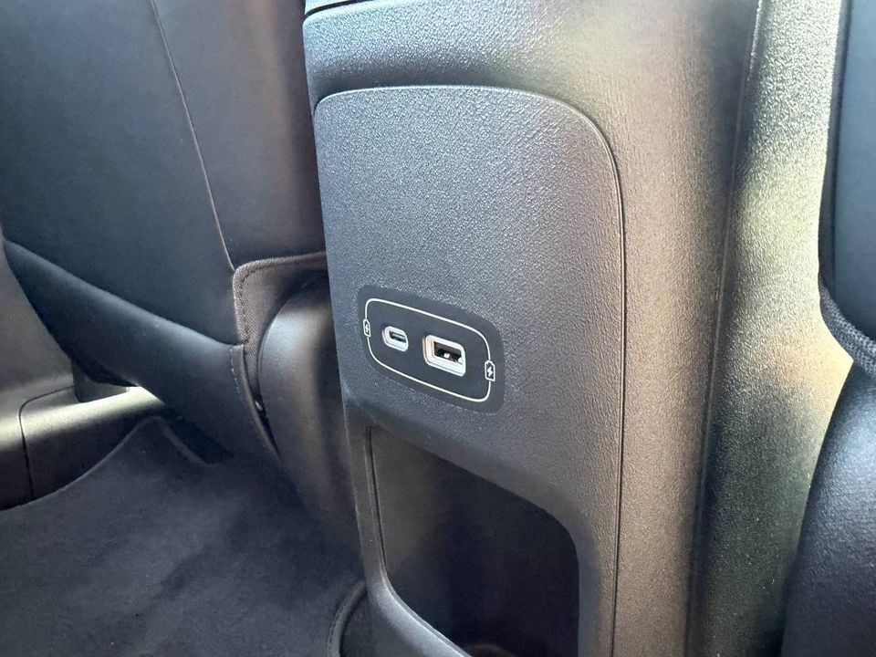 Leapmotor B03X rear USB-C charging ports