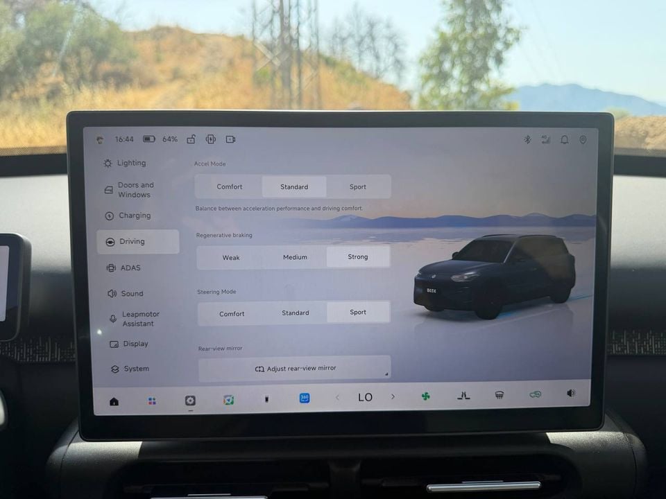 Leapmotor B03X touchscreen showing the driving settings menu