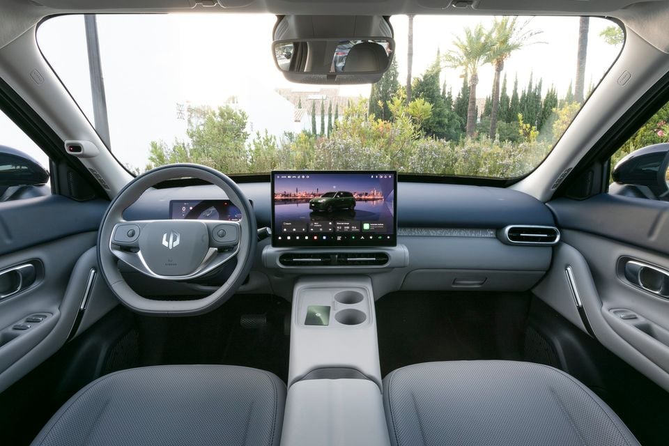 Leapmotor B03X interior cockpit wide