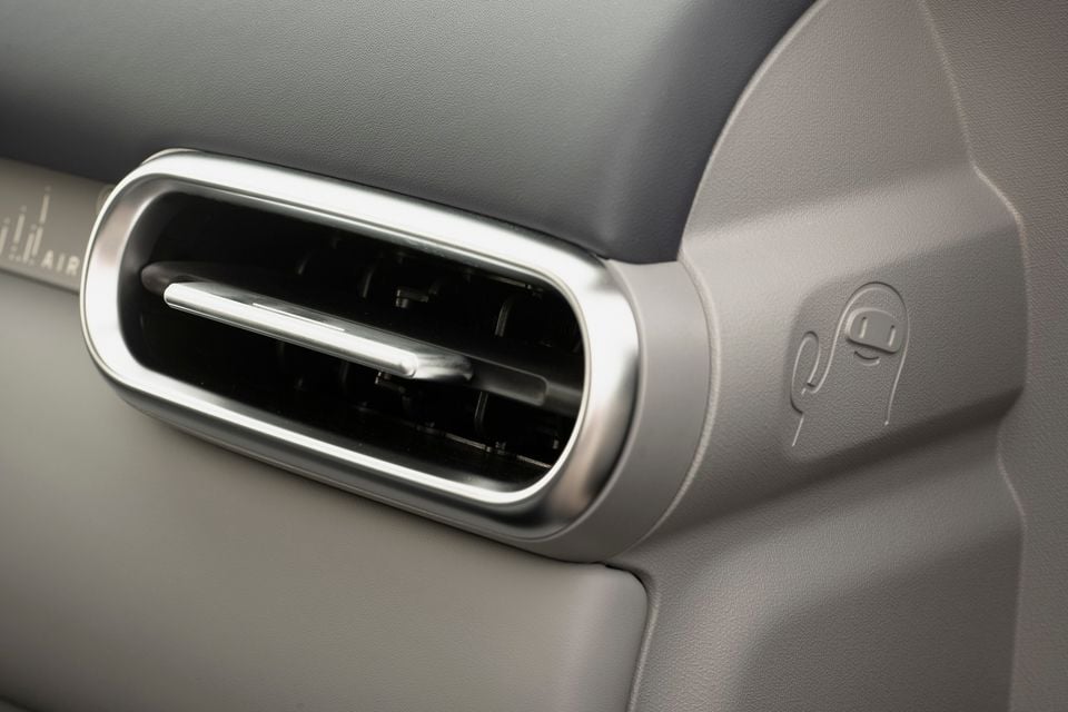Leapmotor B03X interior dashboard air vents detail