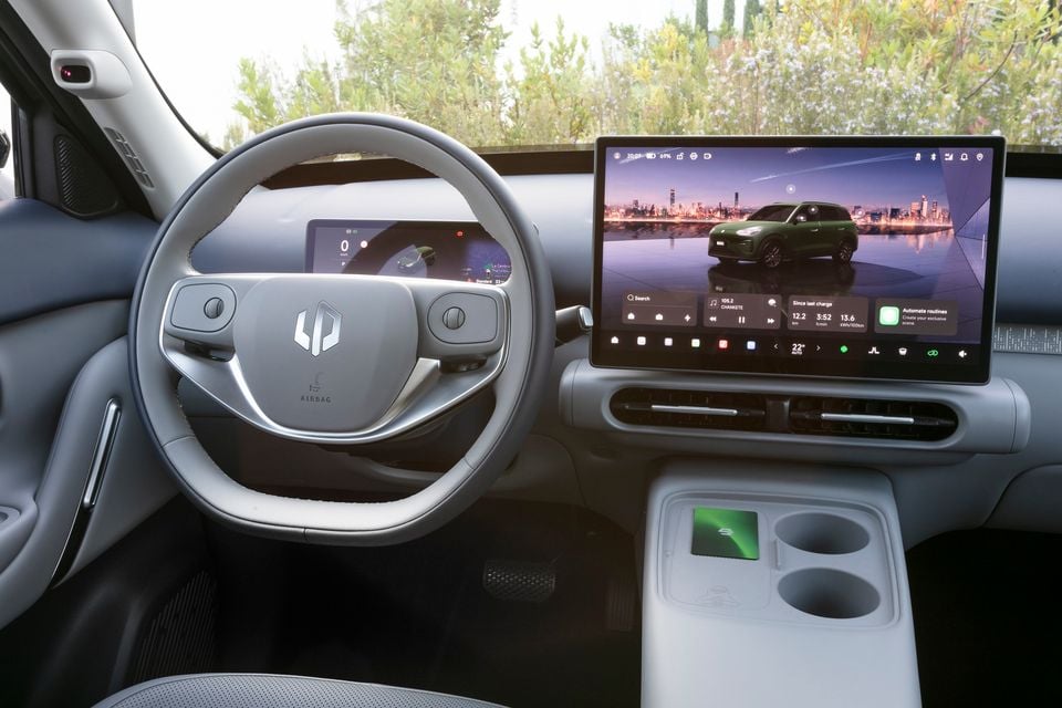 Leapmotor B03X interior steering wheel and infotainment