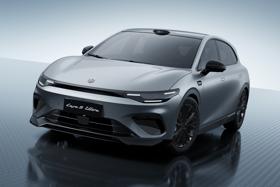 A grey Leapmotor Lafa S Ultra sedan seen from the front three-quarter angle in a studio setting