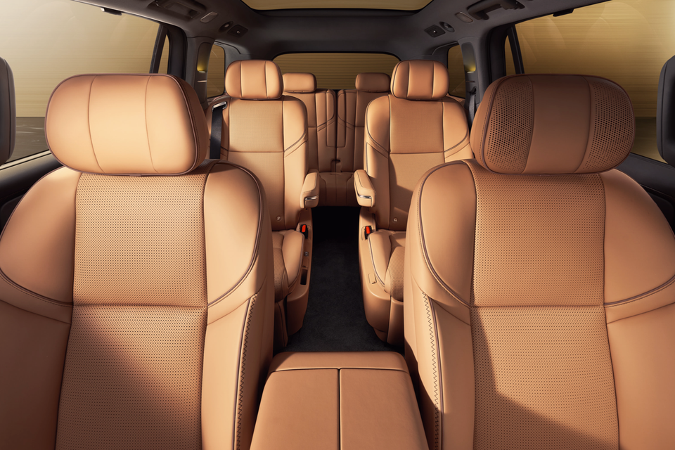 Tan leather seats across three rows inside the Leapmotor D19, seen from behind the front seats looking towards the rear