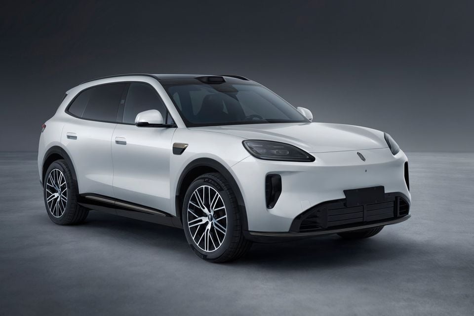 A white SAIC SUV seen from the front three-quarter angle in a grey studio