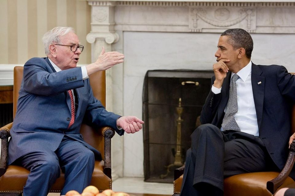 US President Barack Obama meets with Warren Buffett in the Oval Office, July 18, 2011. Photo credit: Pete Souza