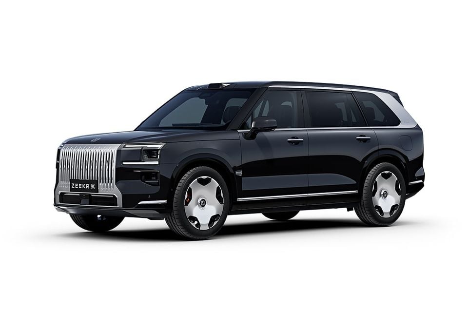 A dark-coloured Zeekr 9X large SUV shown from a front three-quarter angle on a white background